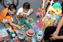 Đồ chơi bán cân dễ khiến con bạn bị tâm thần, ung thư