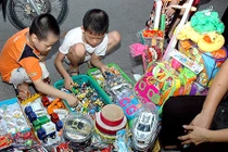 Đồ chơi bán cân dễ khiến con bạn bị tâm thần, ung thư