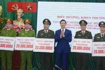 Thưởng nóng lực lượng triệt phá đường dây lừa đảo 1.000 tỷ xuyên biên giới