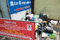 Biển cấm “có như không”, người dân vẫn bất chấp đổ rác