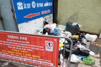 Biển cấm “có như không”, người dân vẫn bất chấp đổ rác