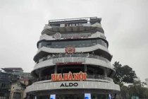 Rào chắn, hạn chế phương tiện qua khu vực tòa nhà Hàm cá mập