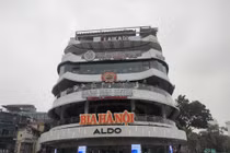 Rào chắn, hạn chế phương tiện qua khu vực tòa nhà Hàm cá mập