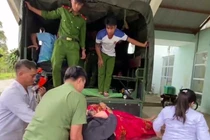 Sản phụ chuyển dạ giữa đường, Công an Quảng Ngãi cứu giúp kịp thời