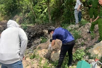  Khởi tố vụ án đổ dầu thải gây ô nhiễm ở Hà Nội