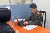 Livestream sai sự thật về việc cấp GPLX, một người phụ nữ bị phạt