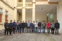 Bắt nhóm đối tượng mang hung khí, lạng lách, đánh võng trên đường