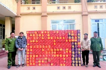 Bắt quả tang, thu giữ hơn nửa tấn pháo nổ nhập lậu