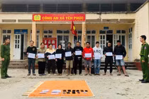 Bắt quả tang 10 đối tượng đánh bạc dưới hình thức đánh liêng