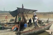 Tạm giữ 3 tàu hút cát trái phép, phạt gần 70 triệu đồng