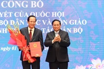Thủ tướng trao quyết định bổ nhiệm Bộ trưởng Bộ Dân tộc và Tôn giáo 