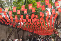 Hà Nội rực rỡ cờ hoa chào mừng kỷ niệm 30/4