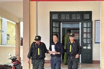Khởi tố, bắt tạm giam Phó Giám đốc Doanh nghiệp đổ thải ra môi trường