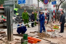 Hà Nội: Đóng 4 lối đi tự mở qua đường sắt sau tai nạn