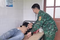 Cán bộ quân y cứu sống người đàn ông ăn lá ngón tự tử