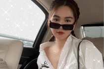 Mặc áo sơ mi ngoan hiền, Ngọc Trinh phanh cúc ngực sexy hết cỡ