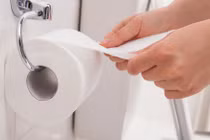 Lâu nay chúng ta vứt giấy vệ sinh sai chỗ, cực mất vệ sinh 