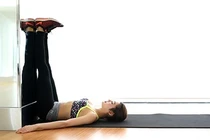 Bí quyết làm đẹp cho người lười: Nằm một chỗ vẫn có dáng đẹp chân thon