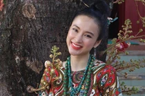 Angela Phương Trinh đẹp không tì vết với loạt đồ Pháp phục 