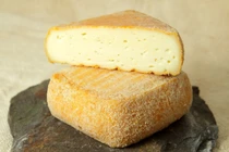 Bịt mũi phô mai bốc mùi toilet, soán ngôi loại “tiến vua” của Pháp