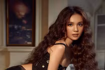 Diện đồ như "giẻ lau", Ngọc Trinh lộ nội y sexy vô đối