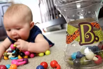 Tưởng viêm loét dạ dày, cả nhà kinh hãi thấy thứ chật cứng bụng trẻ