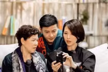 Nghi con dâu ngoại tình, mẹ chồng ứa nước mắt khuyên con giai bỏ vợ khi biết sự thật 