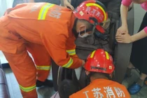 Em bé xém mất cánh tay bởi vật dụng tưởng an toàn trong nhà