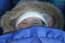 Miền Bắc lạnh sâu, trẻ tím tái, tổn thương não bộ vì ủ quá ấm