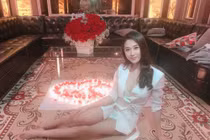 Gu thời trang “thiêu đốt” của mỹ nhân danh hài Chiến Thắng “xin cưới”