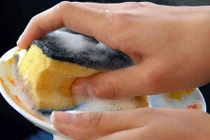 5 vật dụng nhà nào cũng có nhưng là ổ vi khuẩn “khổng lồ”