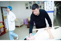 Đau quặn lúc chuyển dạ, vợ thấy nhục vì hành động của chồng