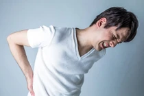 Những nguyên nhân không ngờ dẫn đến đau lưng mạn tính