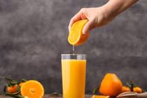 Nước ép cam có tác dụng chữa táo bón không?