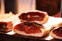 Tận mục đặc sản kinh dị “mốc trăm năm”, ăn là nghiền