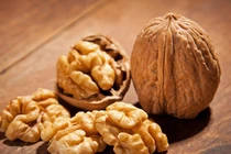 Hạt óc chó ăn đại bổ hóa đại kỵ với hai loại người sau