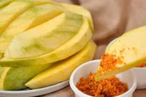 Xoài đang vào mùa, thích đến mấy cũng phải nhớ những điều cấm kỵ này khi ăn