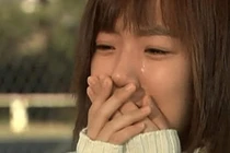 Phẫn nộ khi mẹ mất để lại mỗi chiếc khăn quàng cổ... và sự thật