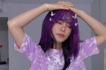 Ngán ngẩm thời trang hở bạo, gái trẻ lộ nửa ngực ra phố