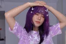 Ngán ngẩm thời trang hở bạo, gái trẻ lộ nửa ngực ra phố