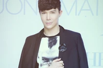 Nathan Lee khoe nhẫn ngọc hơn 2 tỷ khi làm giám khảo