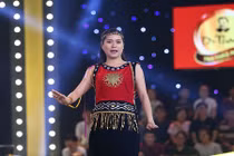 Lâm Vỹ Dạ “đá đểu” chuyện tình Trấn Thành - Hari Won