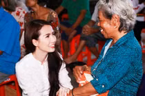 Mơ Phan mừng sinh nhật thứ 26 cùng người nghèo