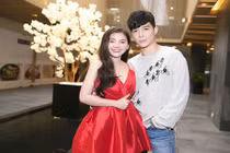 Nathan Lee quậy tưng cùng "hiện tượng 17 tuổi" Minh Như