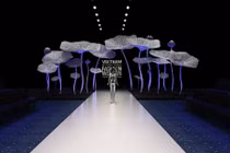 Lộ sân khấu đậm chất Việt của Vietnam International Fashion Week 2016
