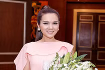 Hoa hậu áo dài Kiều Khanh tái xuất lộng lẫy