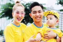 Vợ chồng Khánh Thi mang con trai đi chạy bộ từ thiện