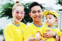 Vợ chồng Khánh Thi mang con trai đi chạy bộ từ thiện