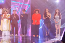 Trường Giang mê mẩn hai mỹ nữ gợi cảm hát nhép