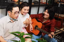 Thái Hòa “cướp” Johny Trí Nguyễn từ tay Phương Trinh Jolie